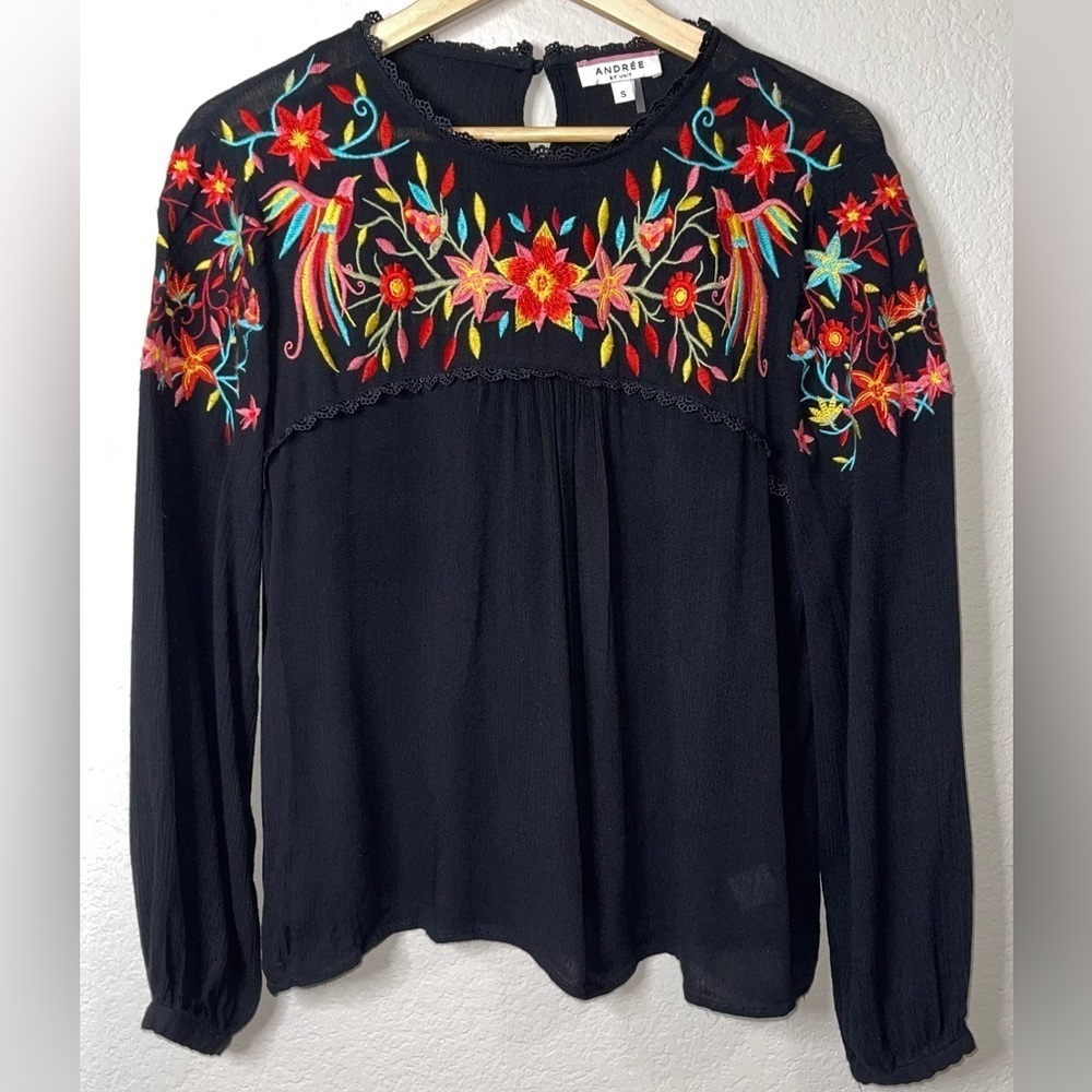 Andrée by Unit Women’s Floral Embroidered Black Babydoll Peasant Top Size Small
